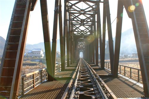 耐候性鋼の鉄道橋の写真2