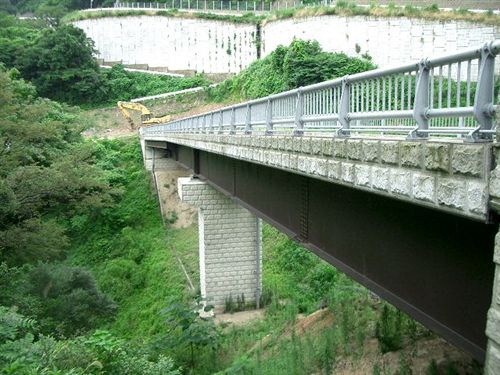 耐候性鋼の鉄道橋の写真　火浦橋