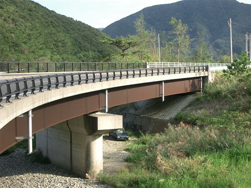耐候性鋼の道路橋の写真1